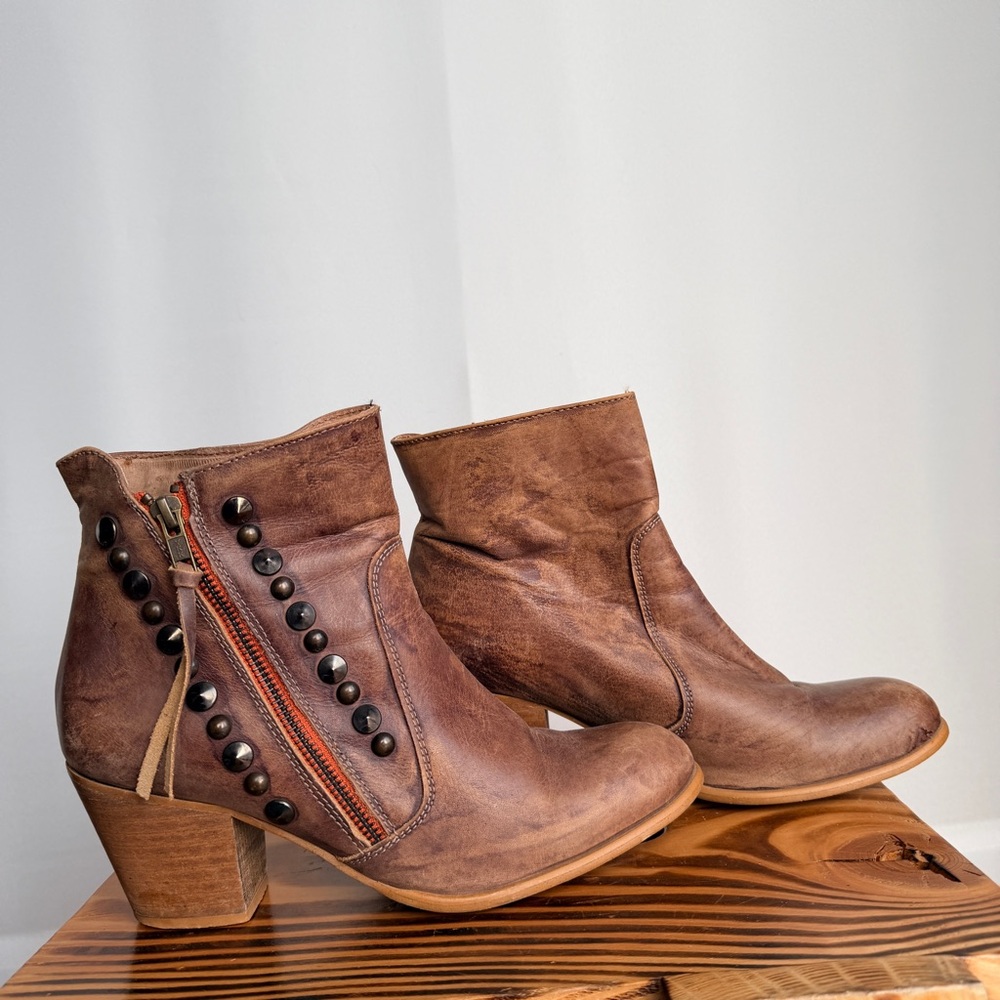 Chio Brown Leather Studded Ankle Boots Size 40 – Made in Spain